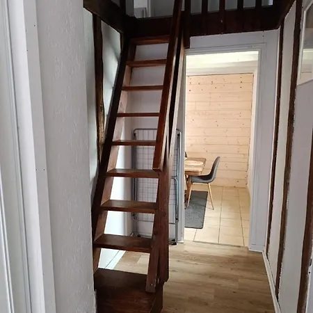 Semesterbostad La Maisonnette Lugagnan